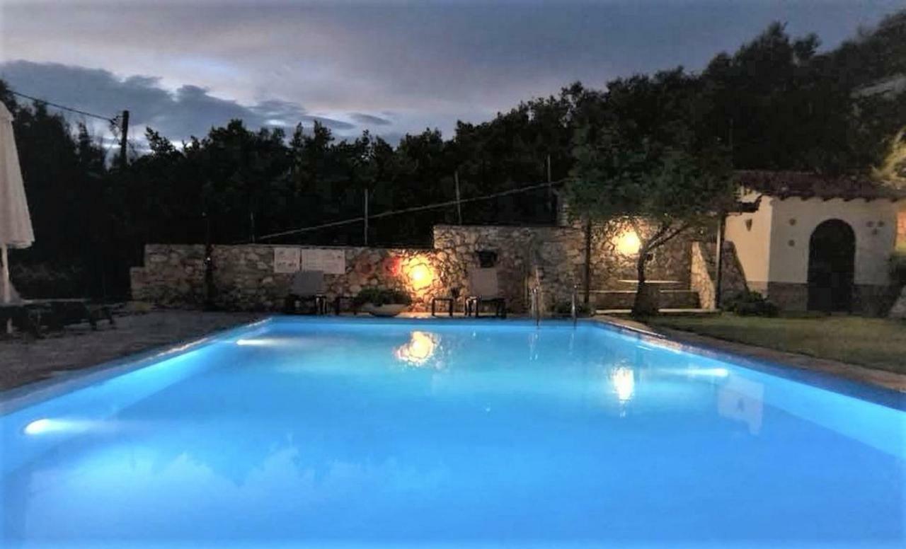 Villa Spartias Skiathos Town Exterior photo